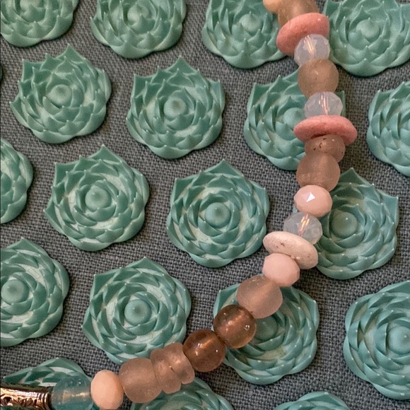 Elegant Multicolor Beaded choker necklace - Picture 5 of 7